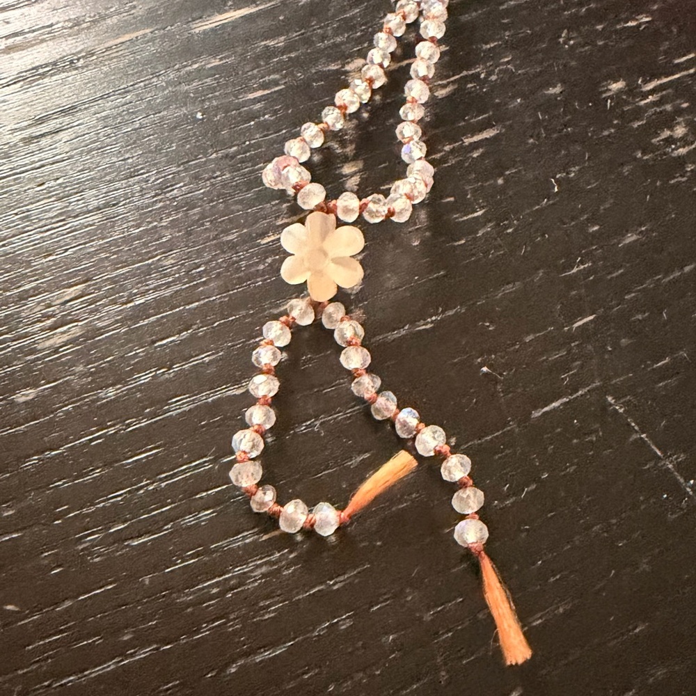Elegant Pink Beaded Necklace with Flower Pendant - Picture 5 of 5